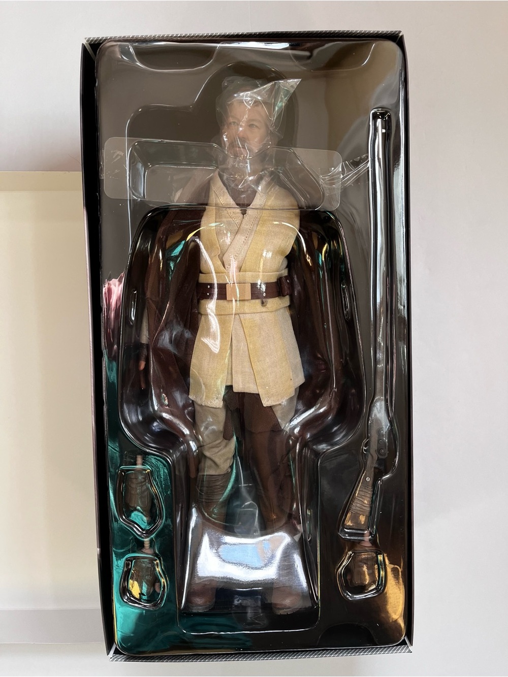 Sideshow Collectibles - Obi-Wan Kenobi Mythos 1/6th Scale Figure Collectible - Picture 2 of 11